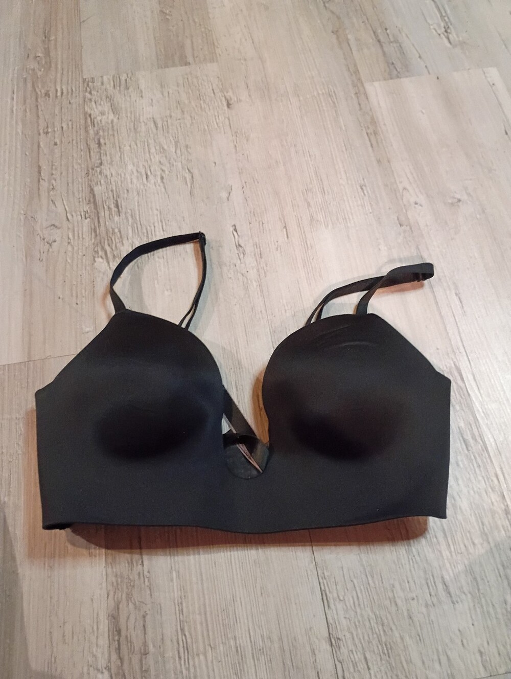 Victoria Secret - Picture 2 of 6